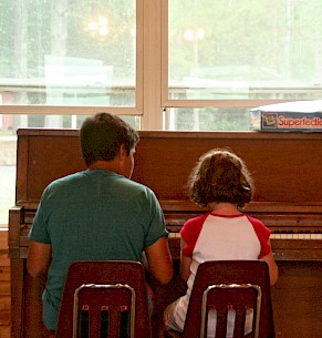 Making a new friend at summer camp